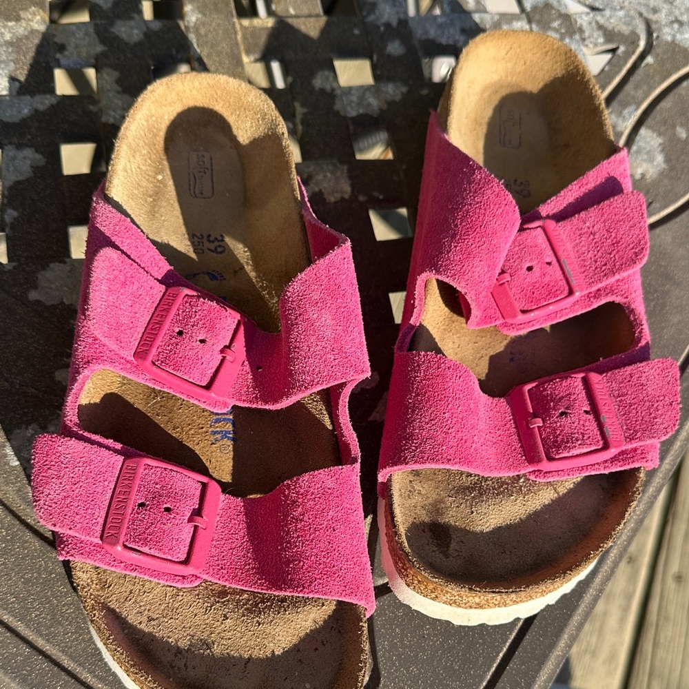 Birkenstock women’s sandals. Pretty pink. 39 or 8.5 size.